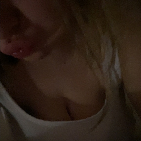 Meet your Posher, Alexandra - Picture 1 of 1